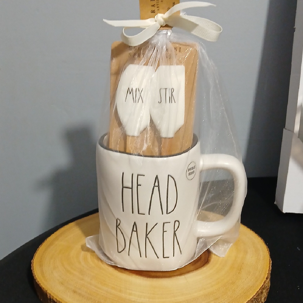 Rae Dunn Ceramic HEAD BAKER Mug with 2 Mini Spatulas NWT